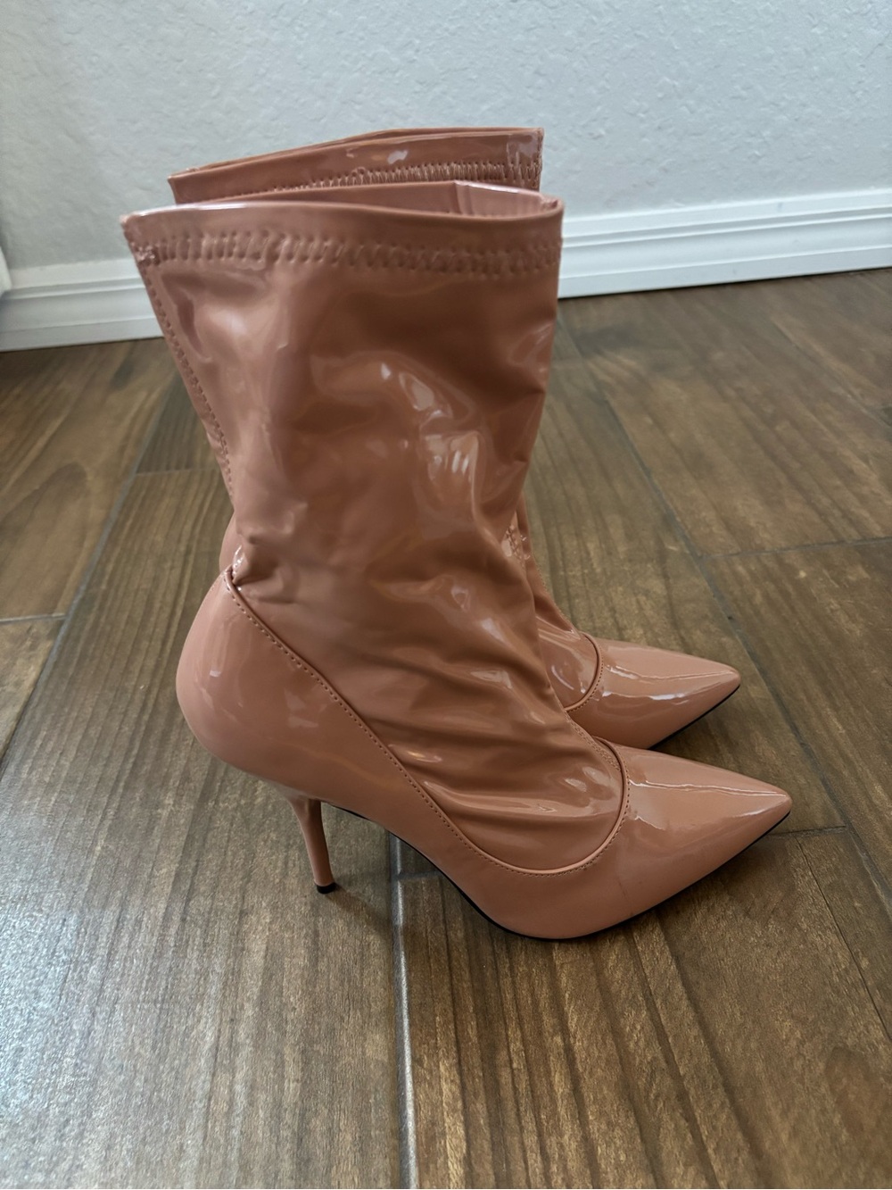 Cape Robbin Patent Pointed Sock Boot in Rose NWOB - Picture 3 of 11